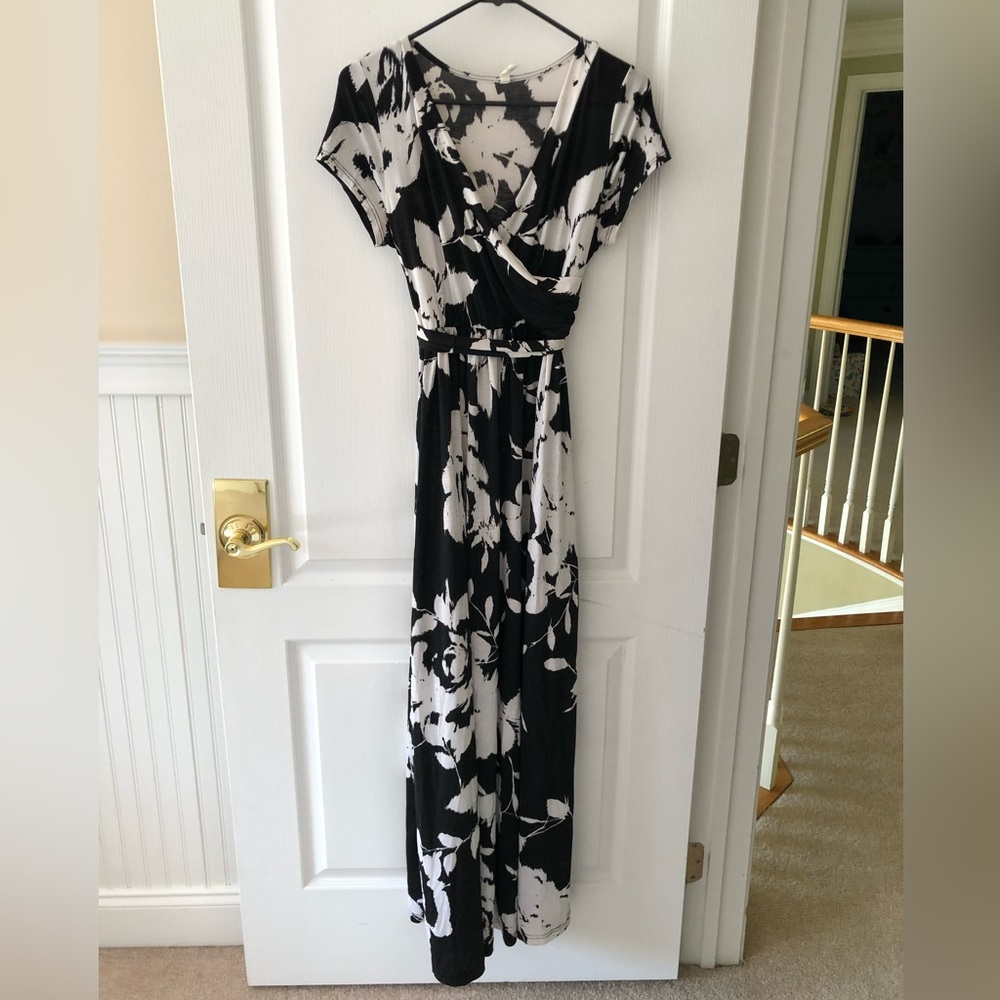 Black and white maxi maternity